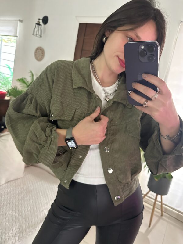 CAMISA EN PANA VERDE CAMISA EN PANA