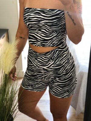 b8cd889a-764d-4f26-ad5d-2dc5242879eb CONJUNTO STRAPLESS CON SHORT